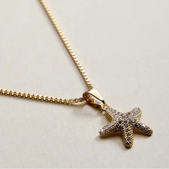 Gold Starfish Pendant Necklace - Picture 3 of 4